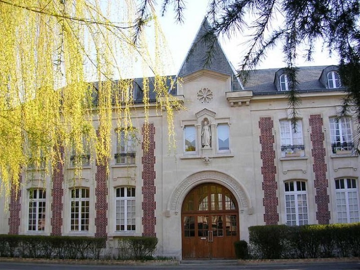 Le bâtiment Charles de Foucault